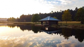 eKuthuleni - Wooden Cabin over the lake
